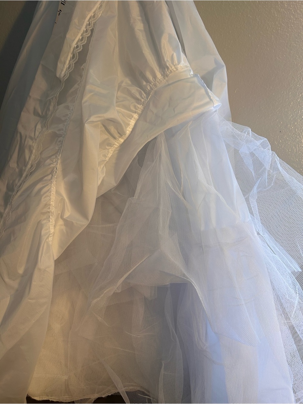David’s Bridal White high wasted crinoline in Sz 6. - Picture 12 of 15